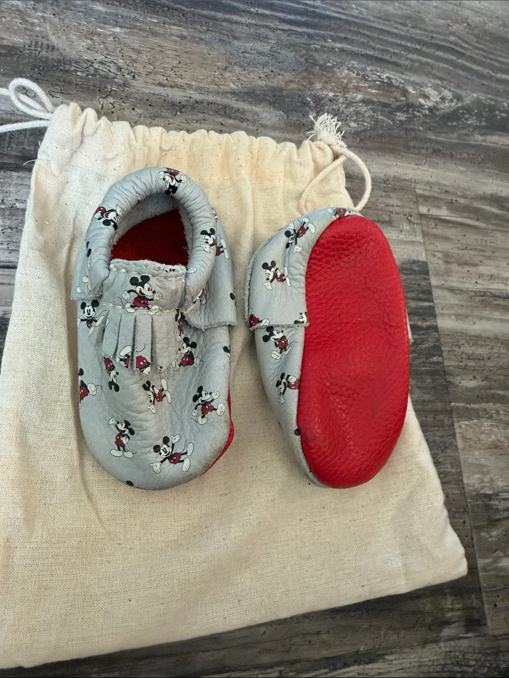 Freshly Picked Light Gray Moccasins with Red Soles - Baby Shoes